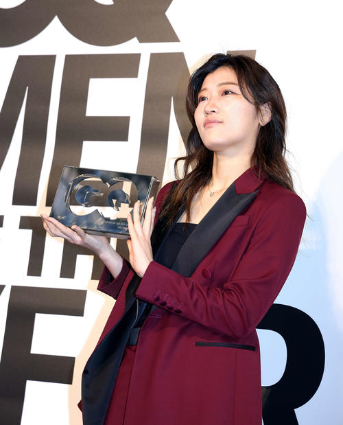 「GQ MEN OF THE YEAR 2023」でブレイクスルー・エンターテイナー賞を受賞したヒコロヒー（撮影・河田真司）