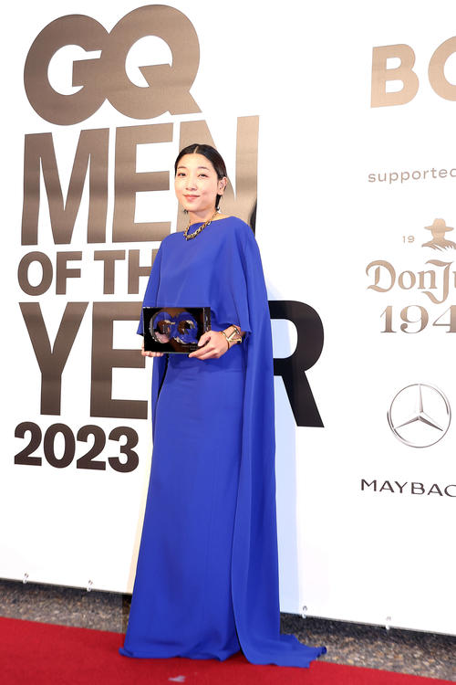 「GQ MEN OF THE YEAR 2023」でベスト・アクター賞を受賞する安藤サクラ（撮影・河田真司）