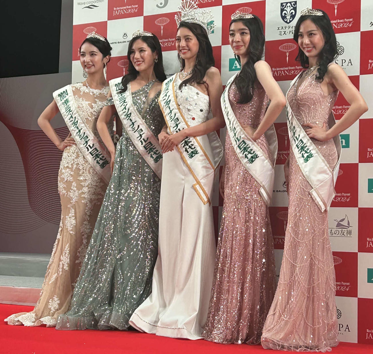 「2024ミス・インターナショナル日本代表選出大会」の入賞者たち（撮影・松尾幸之介）