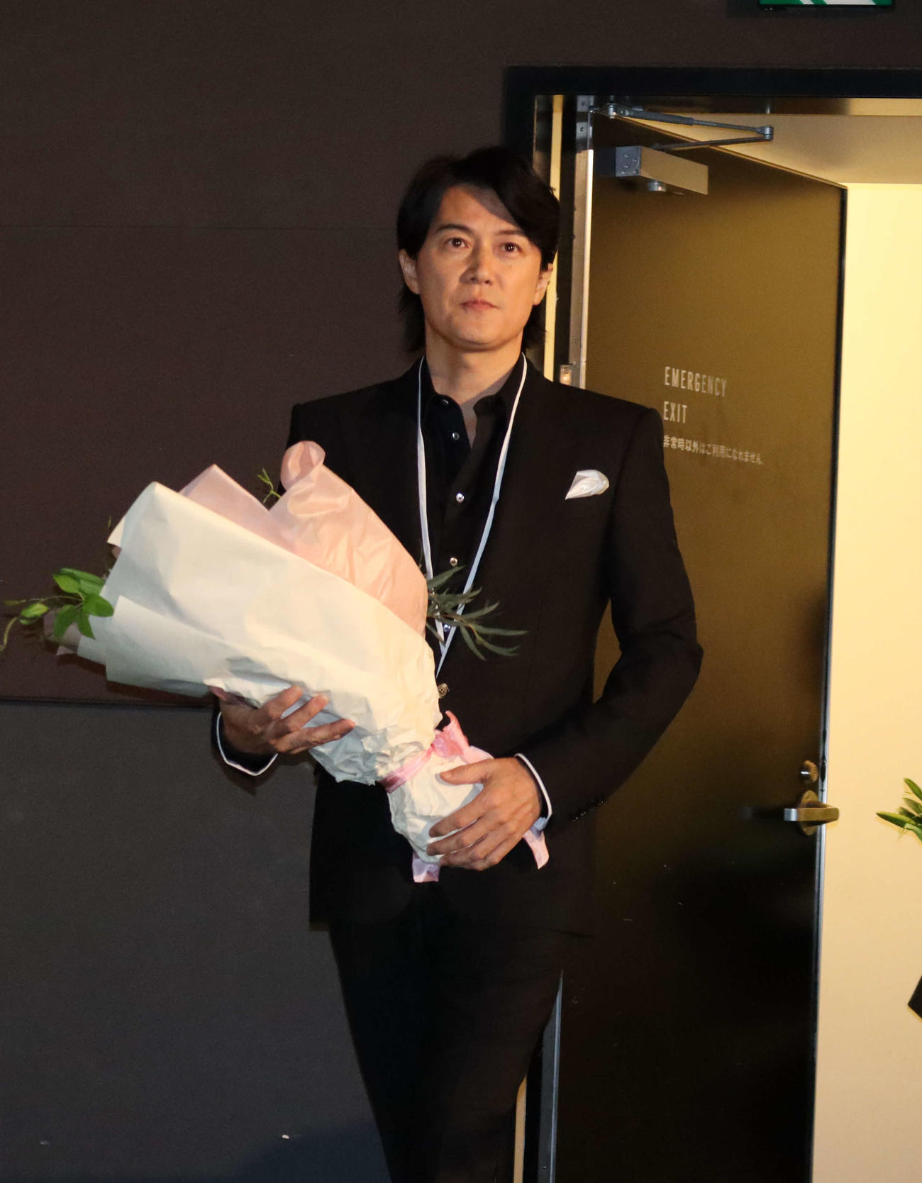 映画「あの花が咲く丘で、君とまた出会えたら。」の完成試写会にサプライズ出席した福山雅治