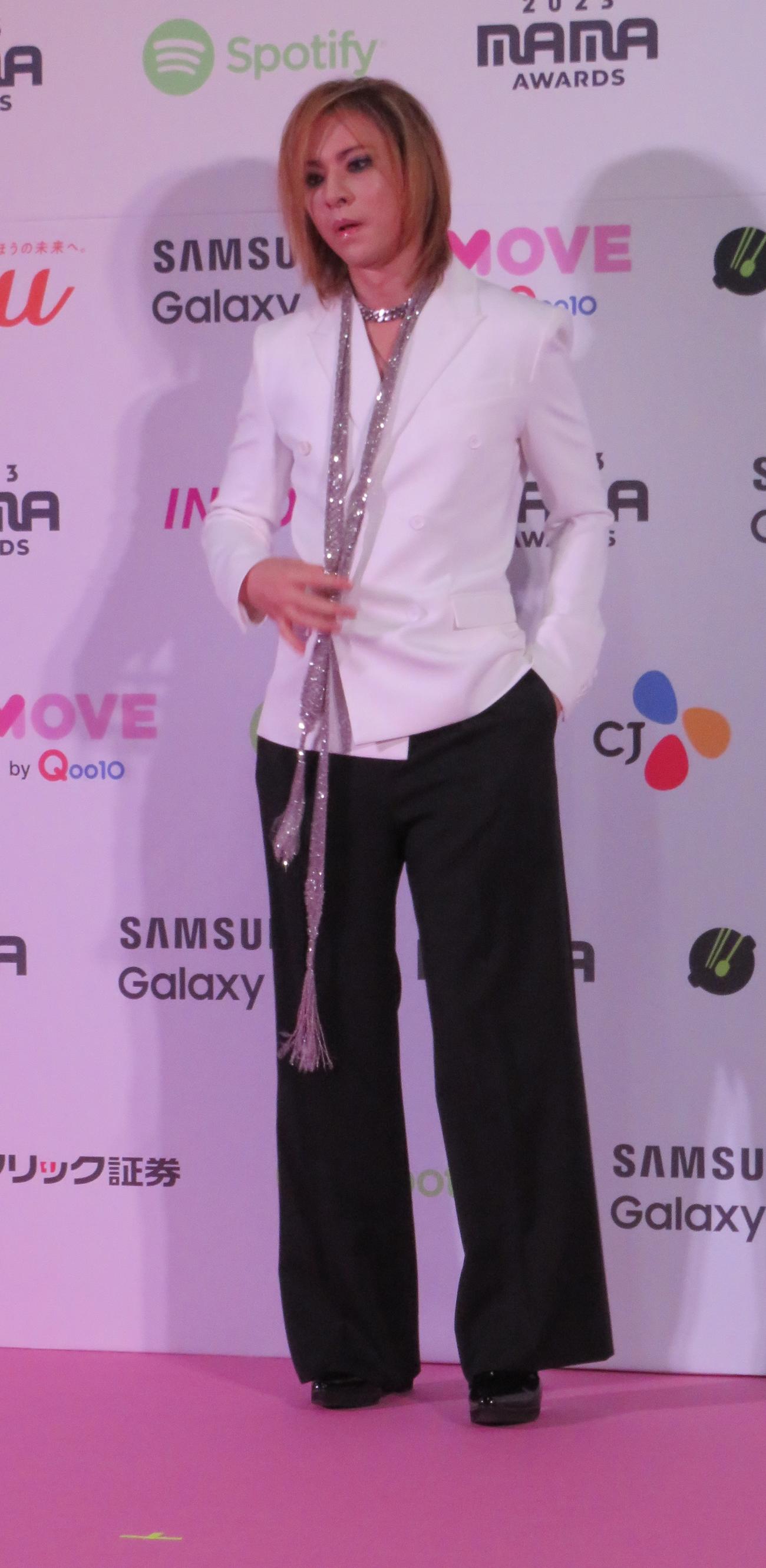 「2023 MAMA AWARDS」に出演したYOSHIKI