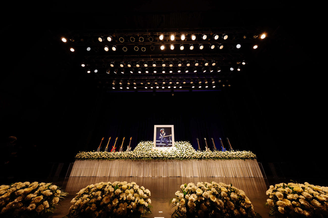 HEATH　お別れ会－献花式　「HEATH Farewell＆Flower Offering Ceremony」で祭壇に飾られたHEATHさんの写真