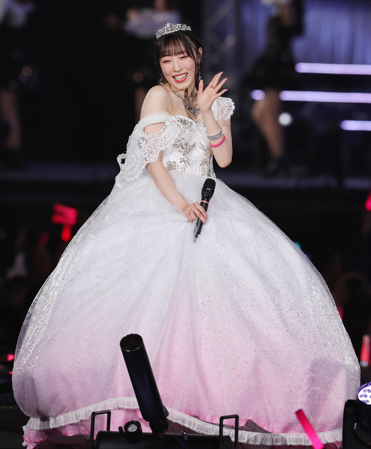 卒業コンサートでファンに手を振るモーニング娘。’23の譜久村聖（撮影・野上伸悟）