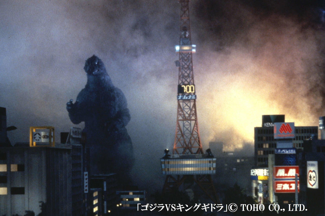 1991年公開の映画「ゴジラVSキングギドラ」で、さっぽろテレビ塔に迫るゴジラ