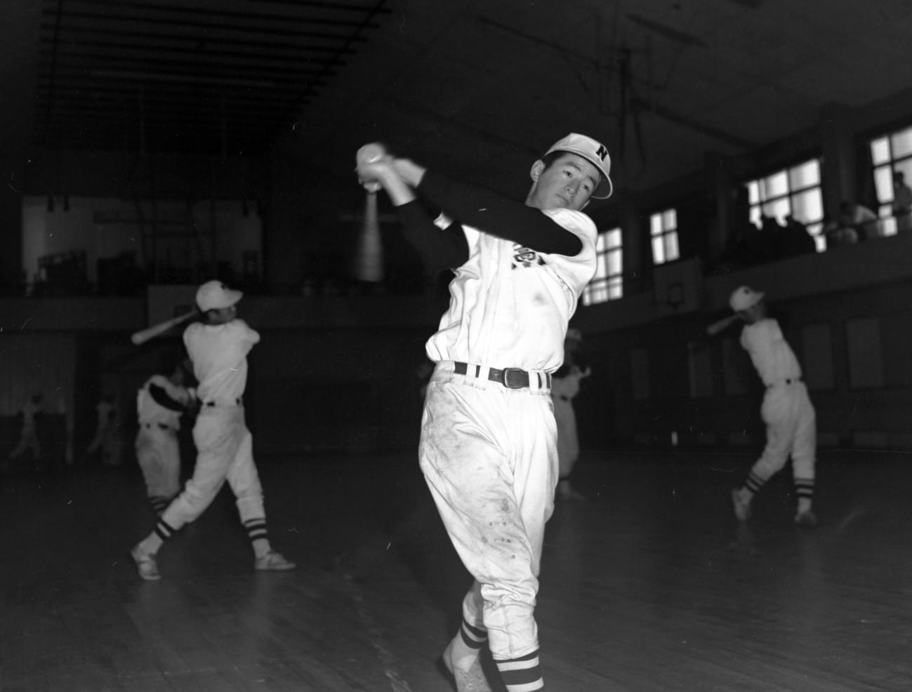 1962年3、選抜高校野球に出場する日大三の3番、倍賞明一塁手（姉は松竹女優、倍賞千恵子）