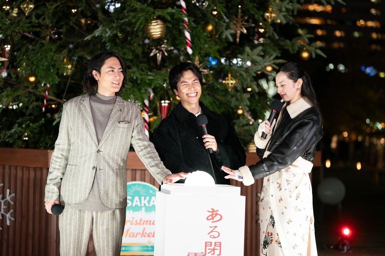 映画「ある閉ざされた雪の山荘で」大ヒット祈願イベントに登壇した、左から間宮祥太朗、重岡大毅、中条あやみ