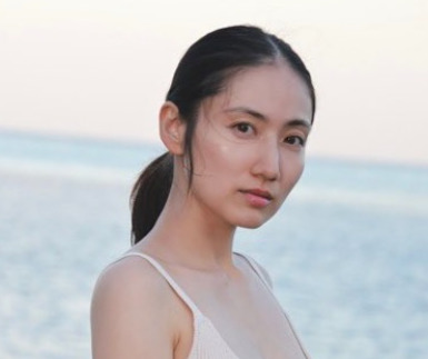 12歳「週プレ最年少表紙」紗綾 久々グラビア「12歳の自分に少し近づけた気が」現在一児の母 - 芸能 : 日刊スポーツ
