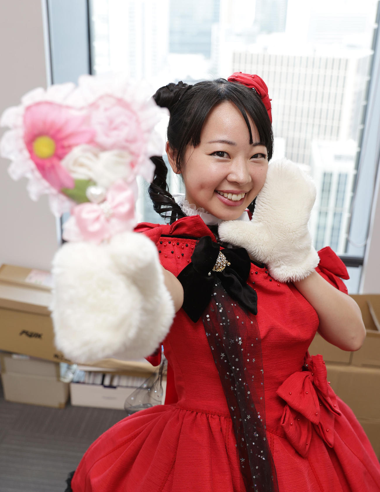 新曲のPRで来社した七瀬美菜（撮影・前田充）