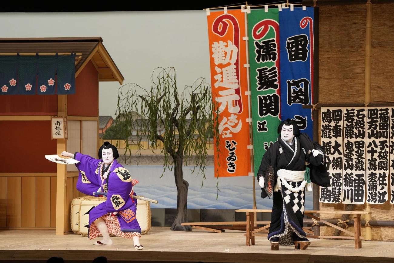 角力場」の中村隼人（左）、中村鴈治郎
