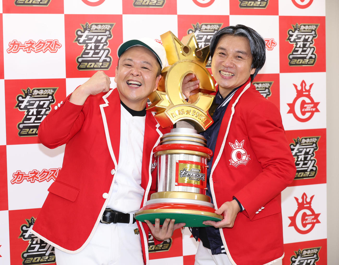 キングオブコント2023で優勝した「サルゴリラ」の赤羽健壱（左）と児玉智洋（2023年10月撮影）