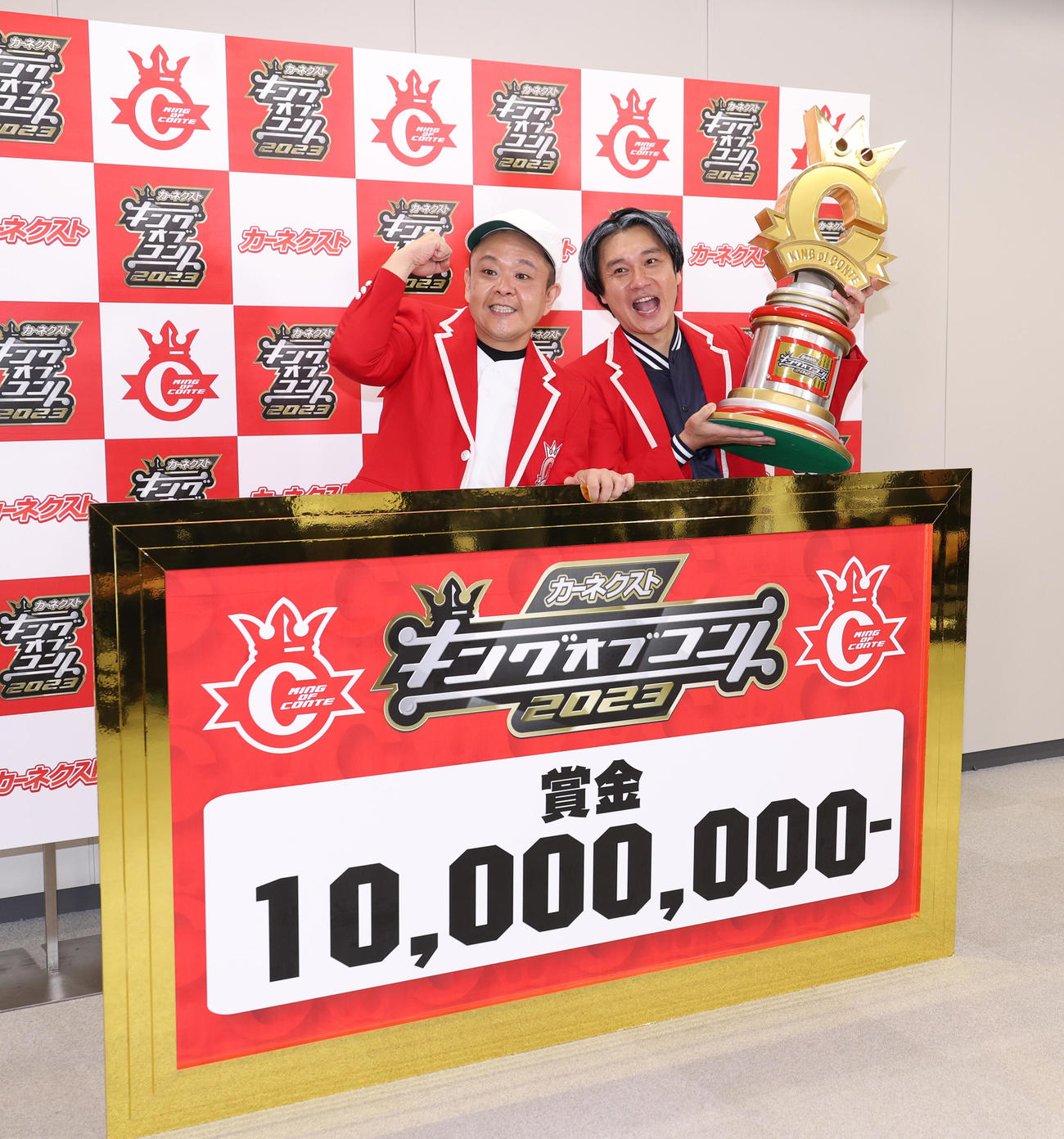 キングオブコント2023で優勝した「サルゴリラ」の赤羽健壱（左）と児玉智洋（2023年10月撮影）