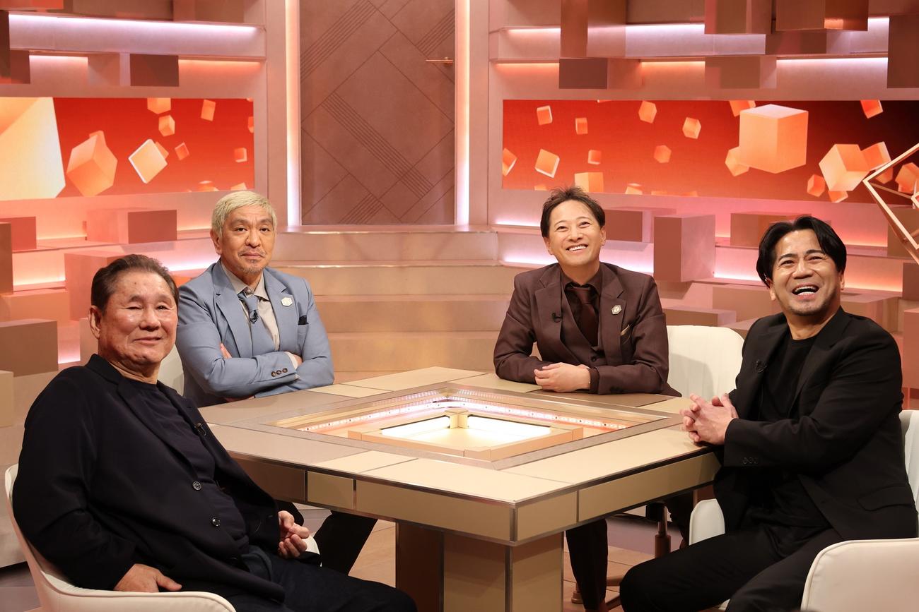 「まつもtoなかい」に出演する、左手前から時計回りにビートたけし、、松本人志、中居正広、EXILE HIRO（C）フジテレビ
