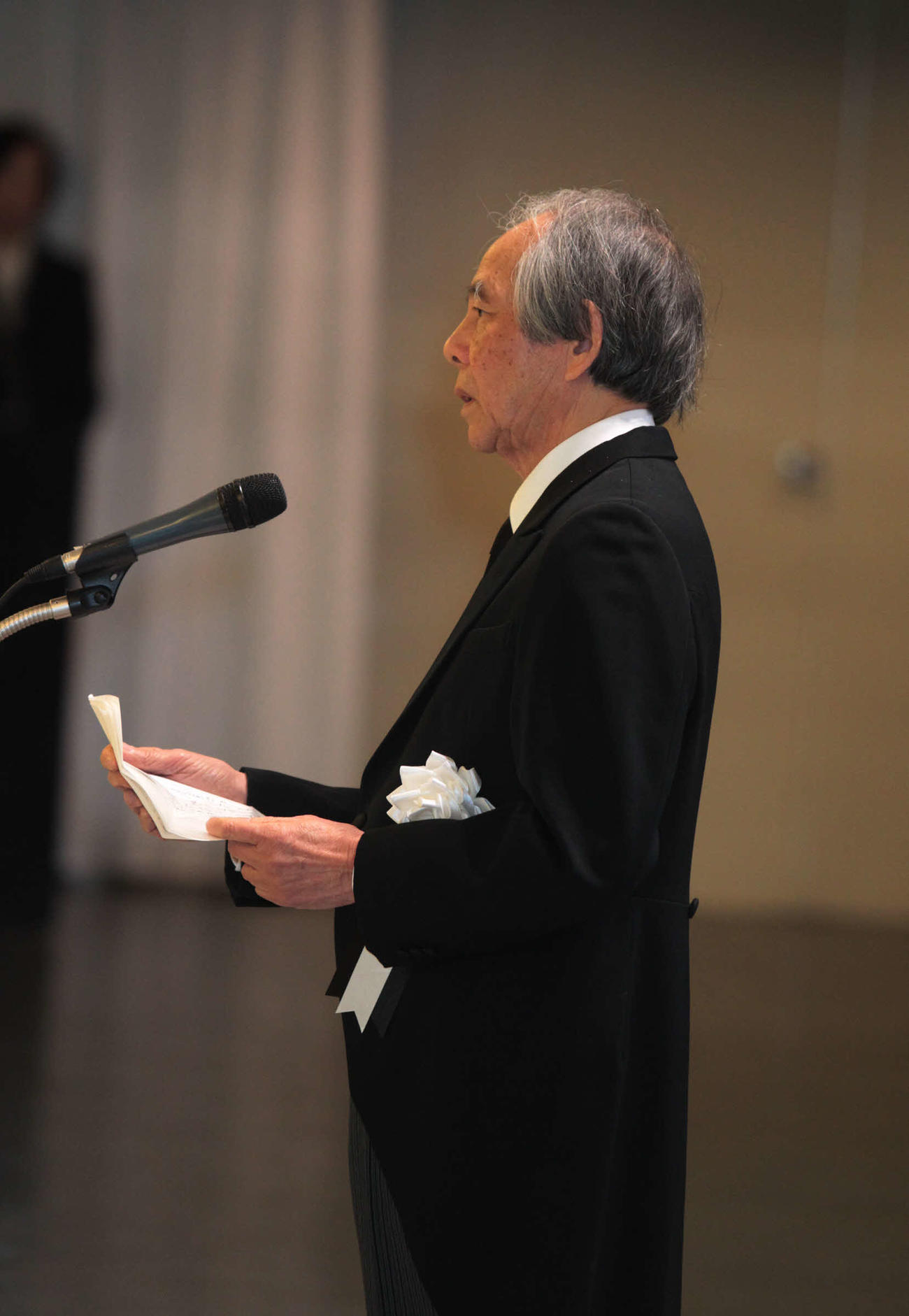 2011年12月21日、市川森一さんの告別式で弔辞を読む山田太一氏