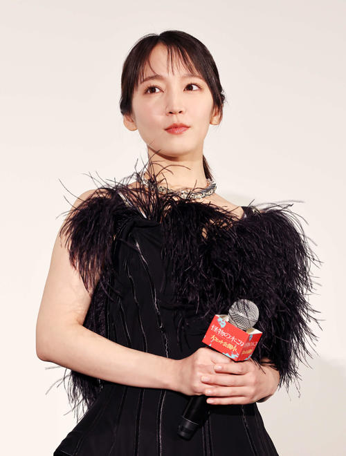 「怪物の木こり」公開記念舞台あいさつに臨む吉岡里帆（撮影・鈴木正人）