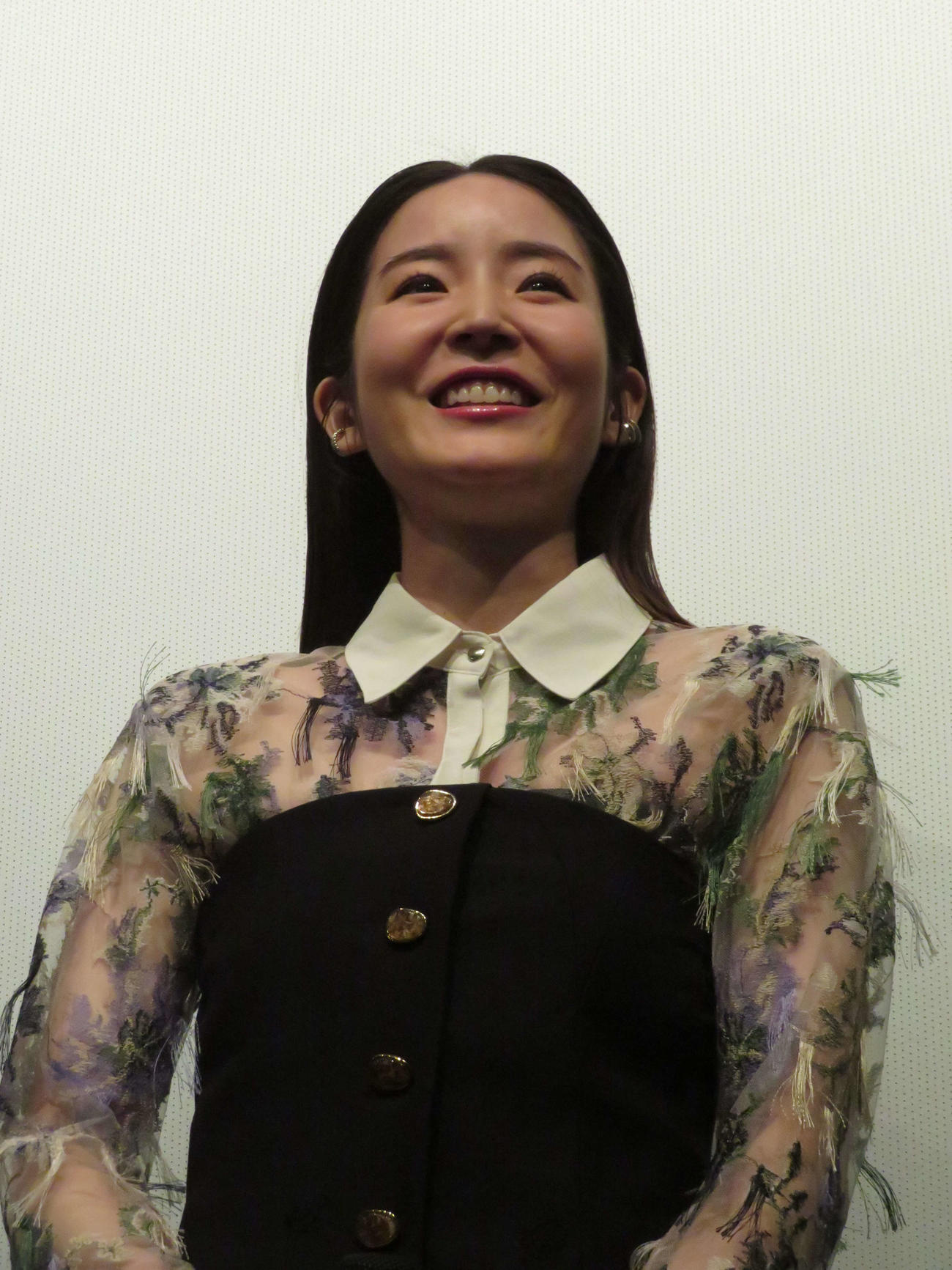 映画「女優は泣かない」公開記念舞台あいさつで笑みを浮かべる蓮佛美沙子（撮影・村上幸将）
