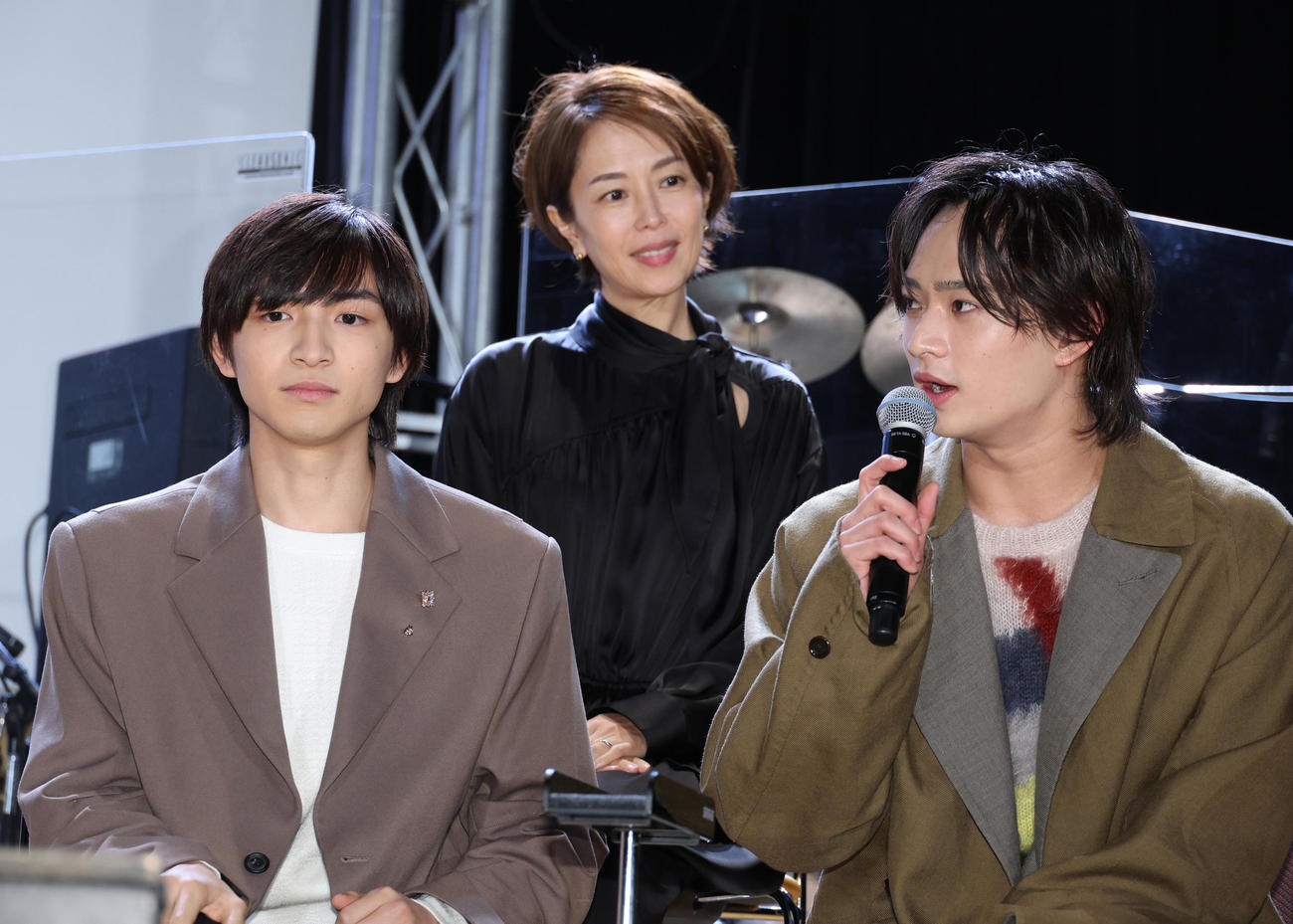 「THE WILLIAMS DAY」に参加した、左から川崎皇輝、武内絵美アナウンサー、浮所飛貴（撮影・中島郁夫）