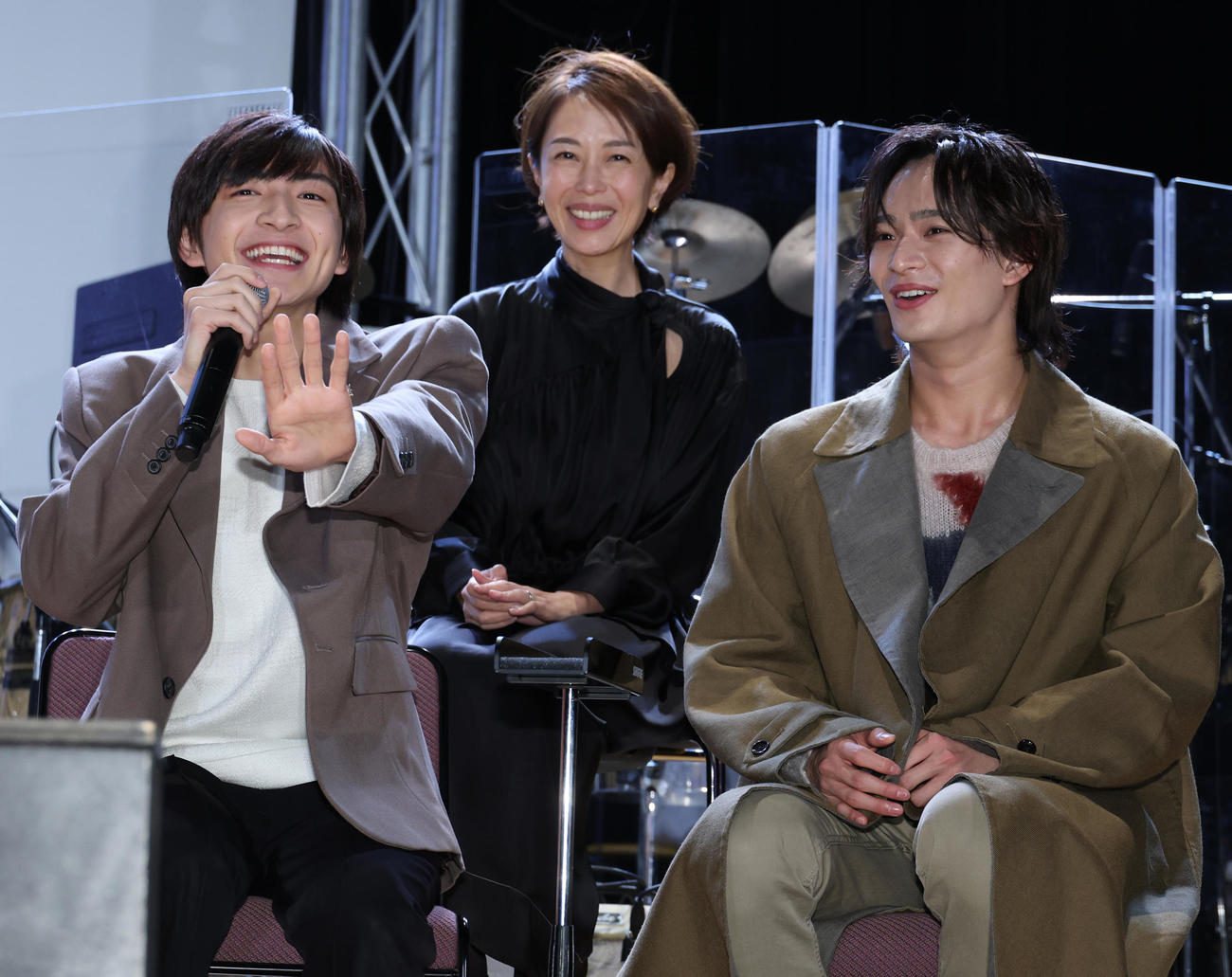 「THE WILLIAMS DAY」に参加した、左から川崎皇輝、武内絵美アナウンサー、浮所飛貴（撮影・中島郁夫）