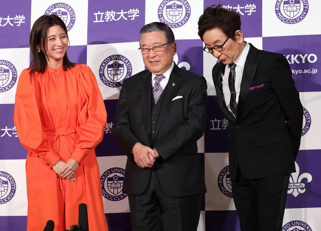 イベント後に会見を行う、左から宇賀なつみアナウンサー、徳光和夫アナウンサー、古舘伊知郎アナウンサー（撮影・中島郁夫）