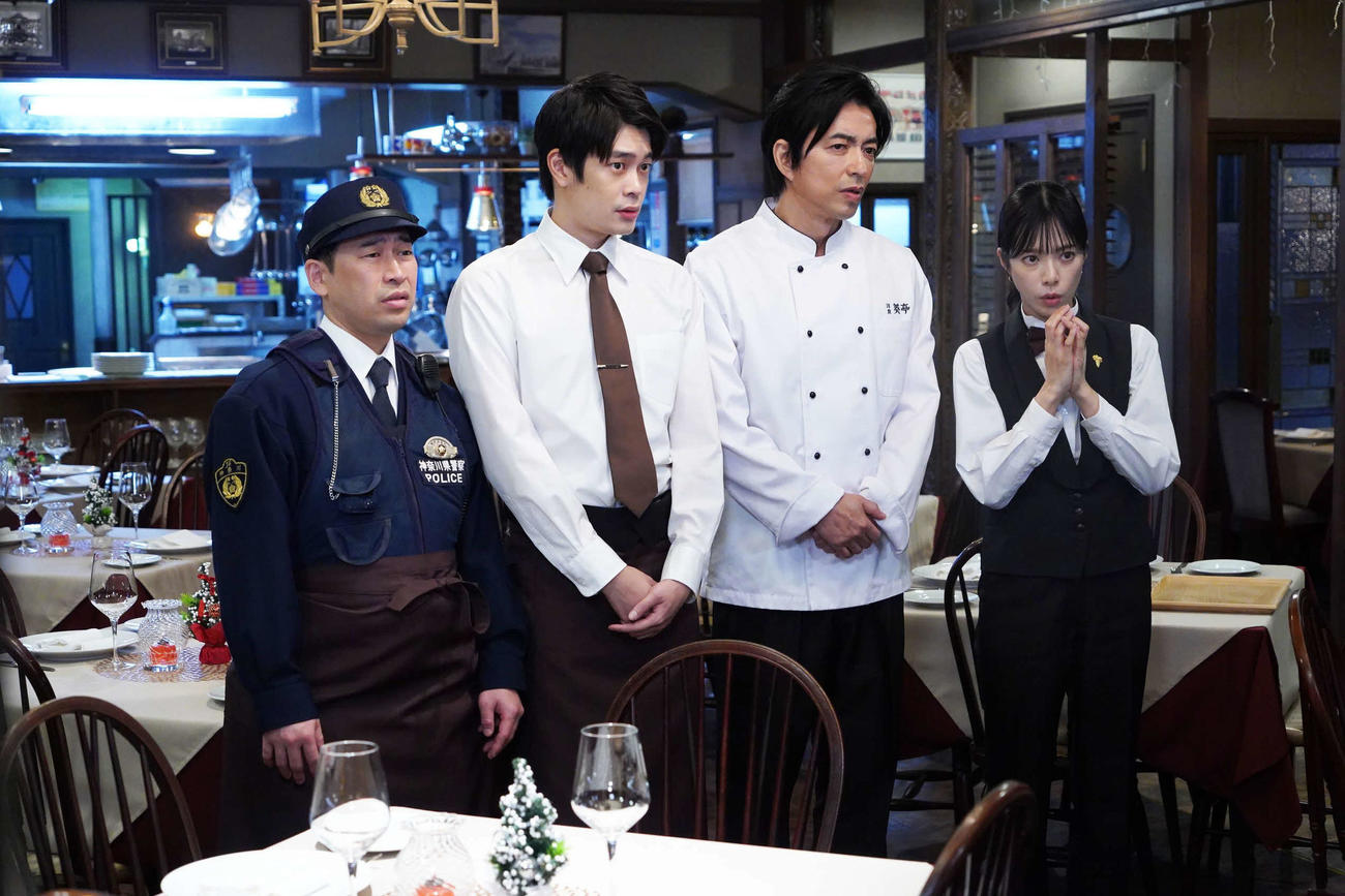 「ONE DAY～聖夜のから騒ぎ～」に出演する左から今井英二、井之脇海、大沢たかお、桜井ユキ(C)フジテレビ