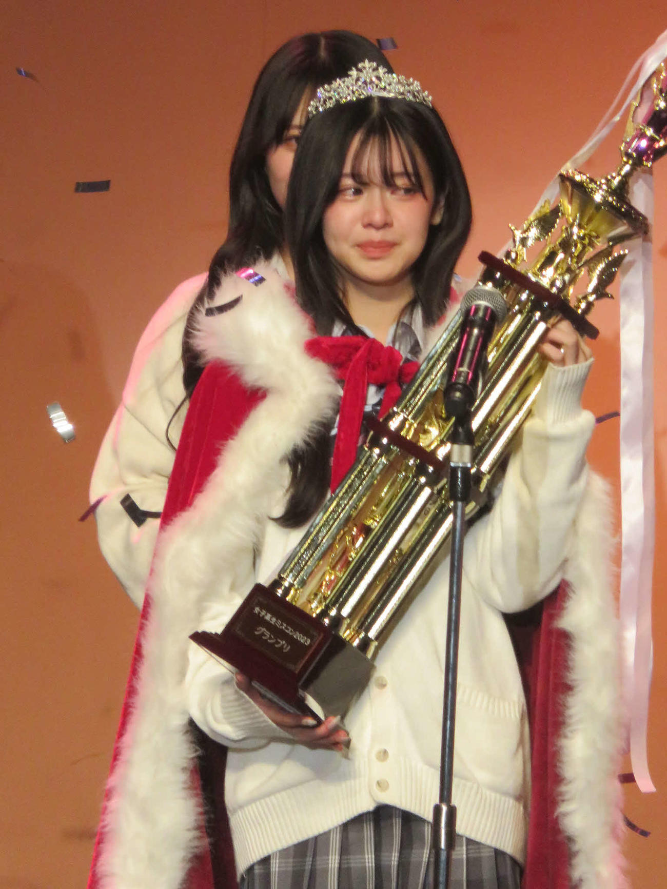 「女子高生ミスコン2023」のグランプリを受賞したリアさん