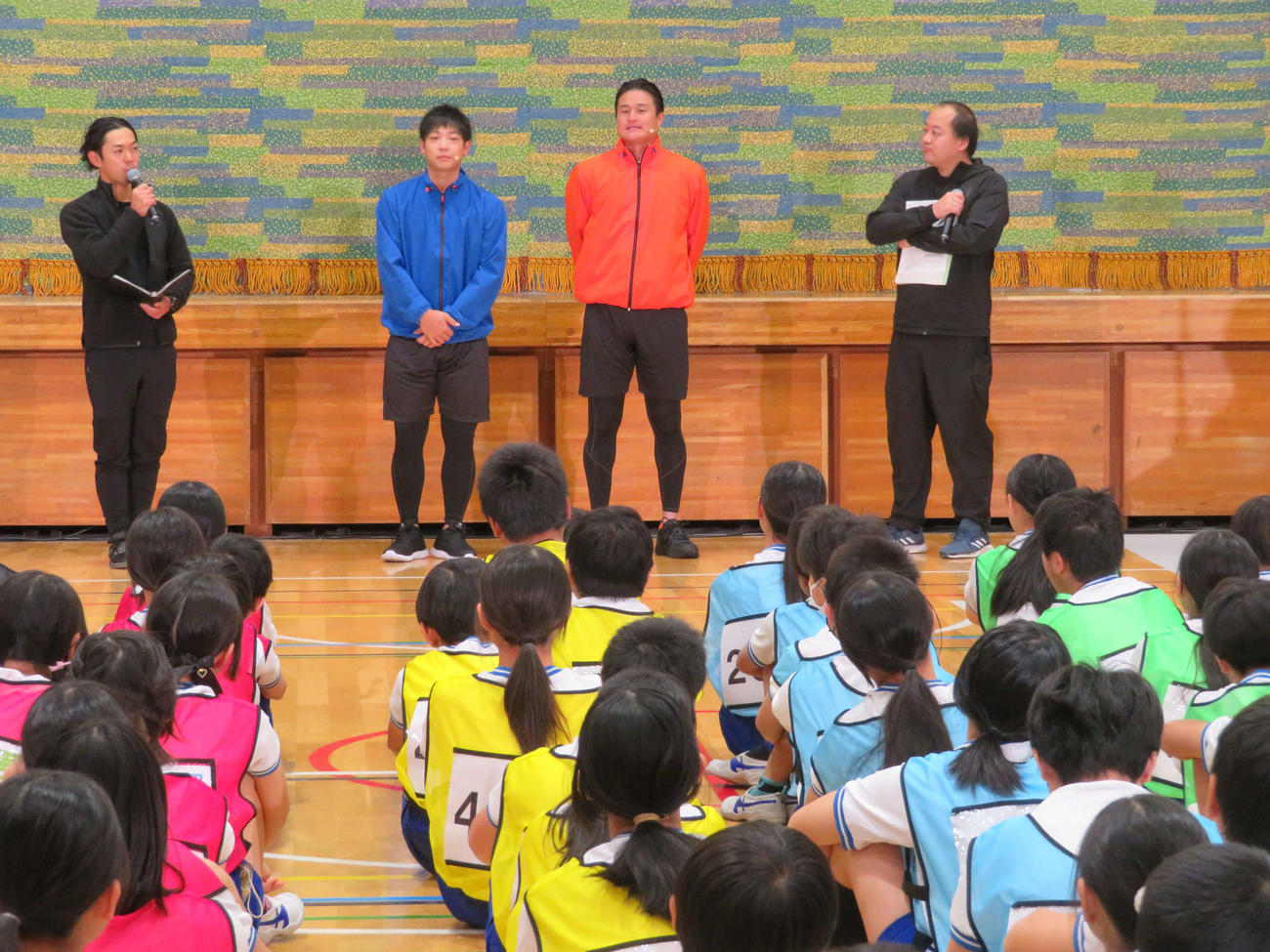 JA共済「好きがみつかるスポーツテスト」に参加した、ティモンディ前田裕太（左）と高岸宏行（撮影・村上幸将）