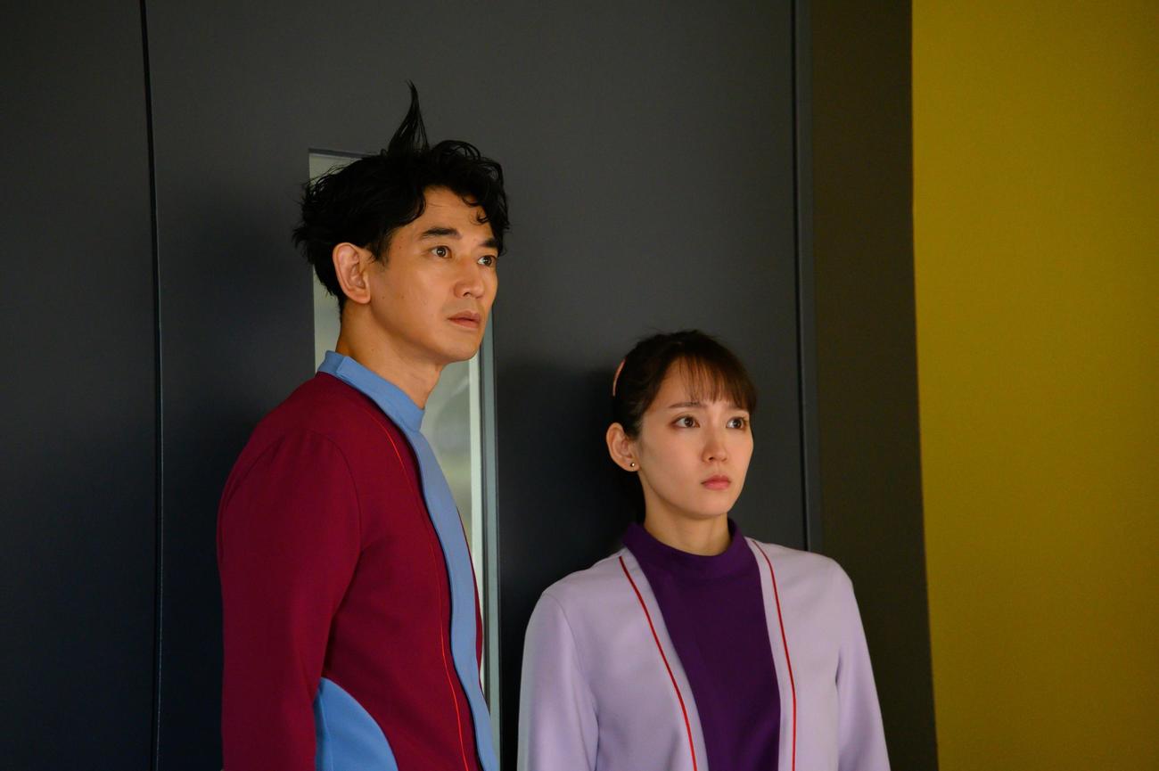 「時をかけるな、恋人たち」に出演する永山瑛太、吉岡里帆（C）カンテレ