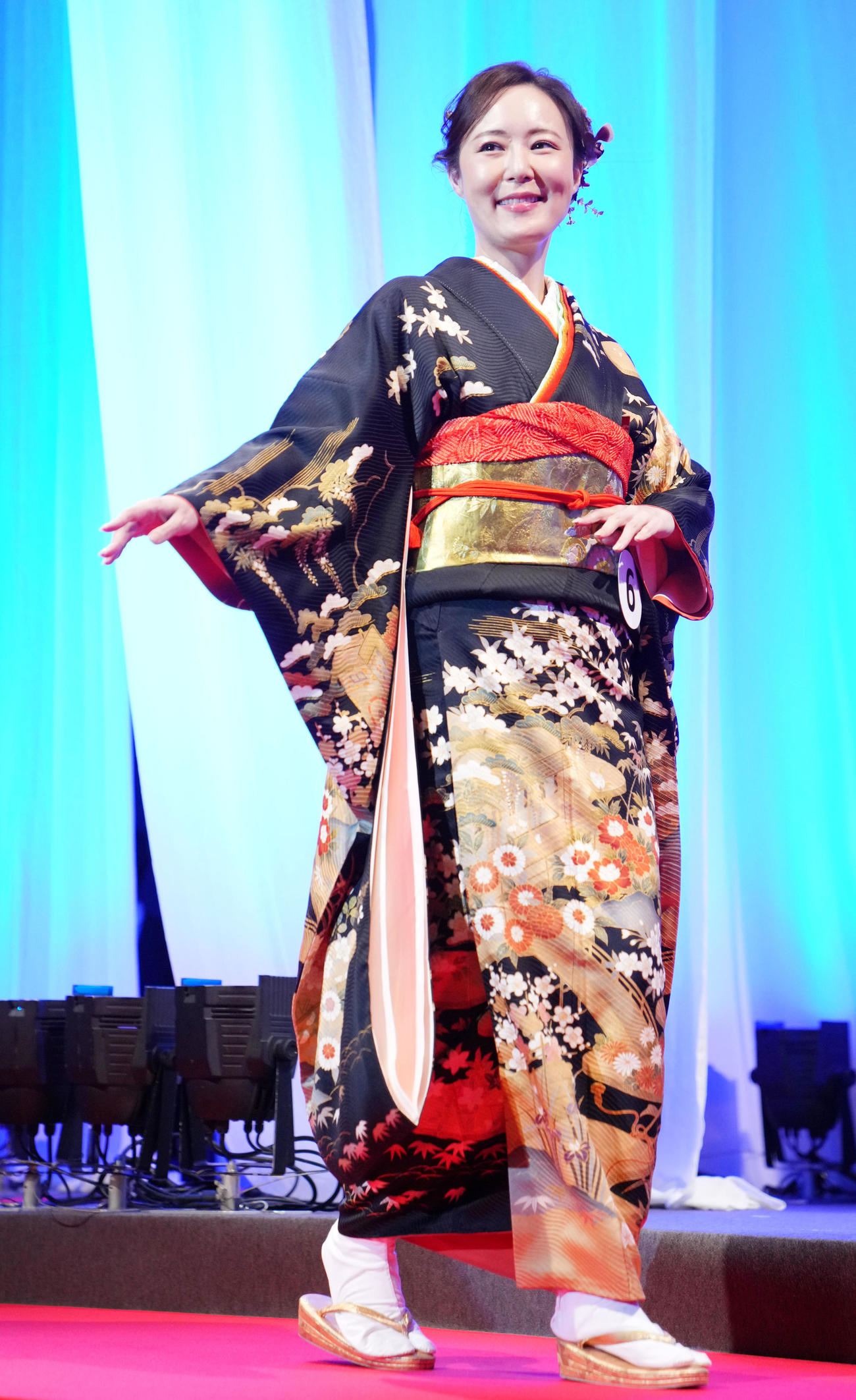 1stセレクション、私服で自己PRする鳥山めぐみさん（撮影・横山健太）