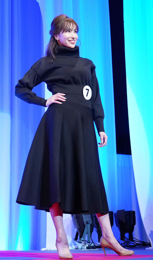 1stセレクション、私服で自己PRする中村美鈴さん（撮影・横山健太）