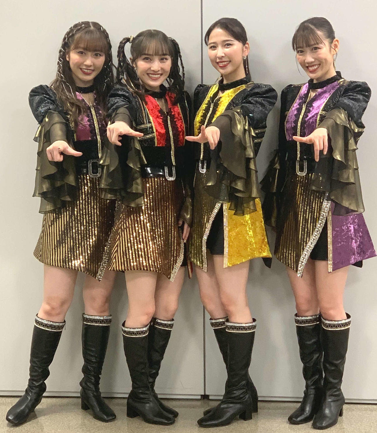 左からももいろクローバーZの佐々木彩夏、百田夏菜子、玉井詩織、高城れに