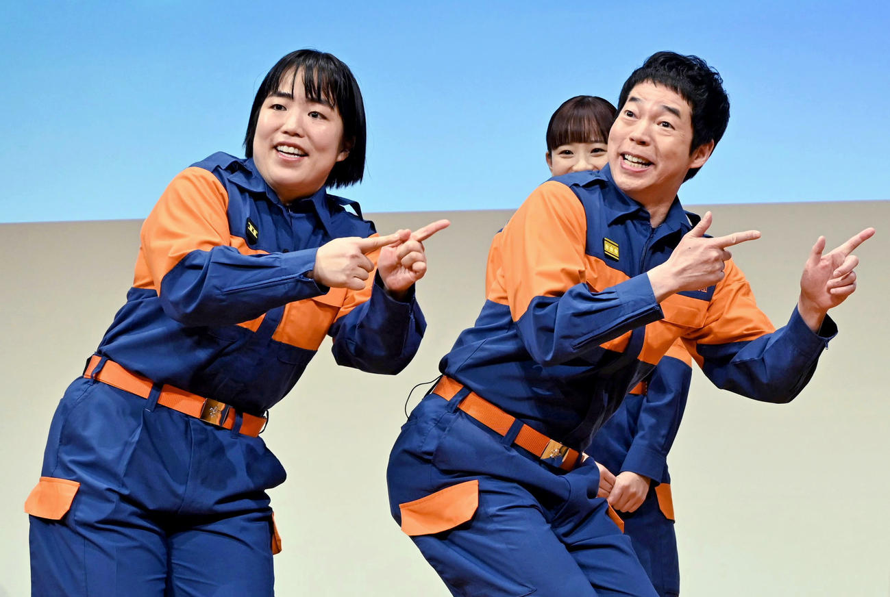 イベントに登場したゆりやんレトリィバァ（左）と今田耕司（共同）
