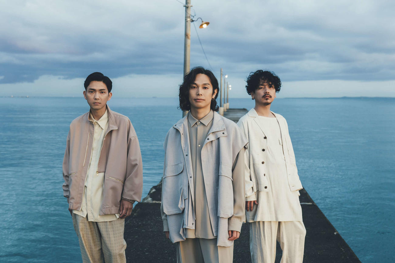 3人組バンドOmoinotake。左から冨田洋之進、藤井怜央、福島智朗