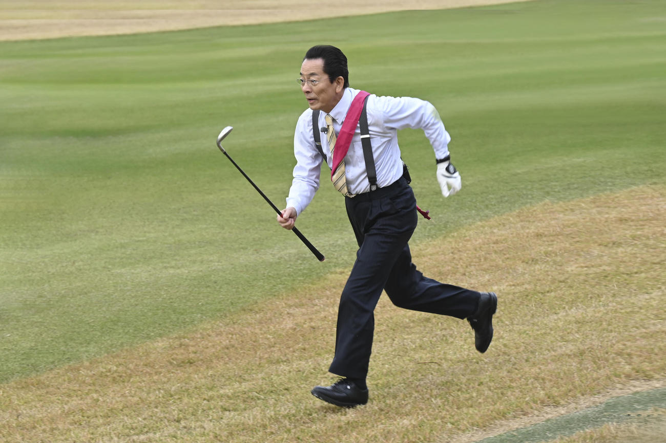 テレビ朝日系「とんねるずのスポーツ王は俺だ!!」に杉下右京の衣装で登場する水谷豊