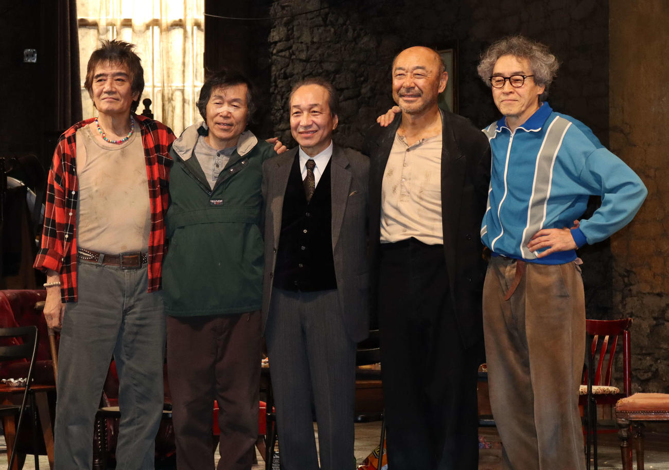舞台「海をゆく者」の初日前会見に出席した、左から大谷亮介、平田満、小日向文世、高橋克実、浅野和之