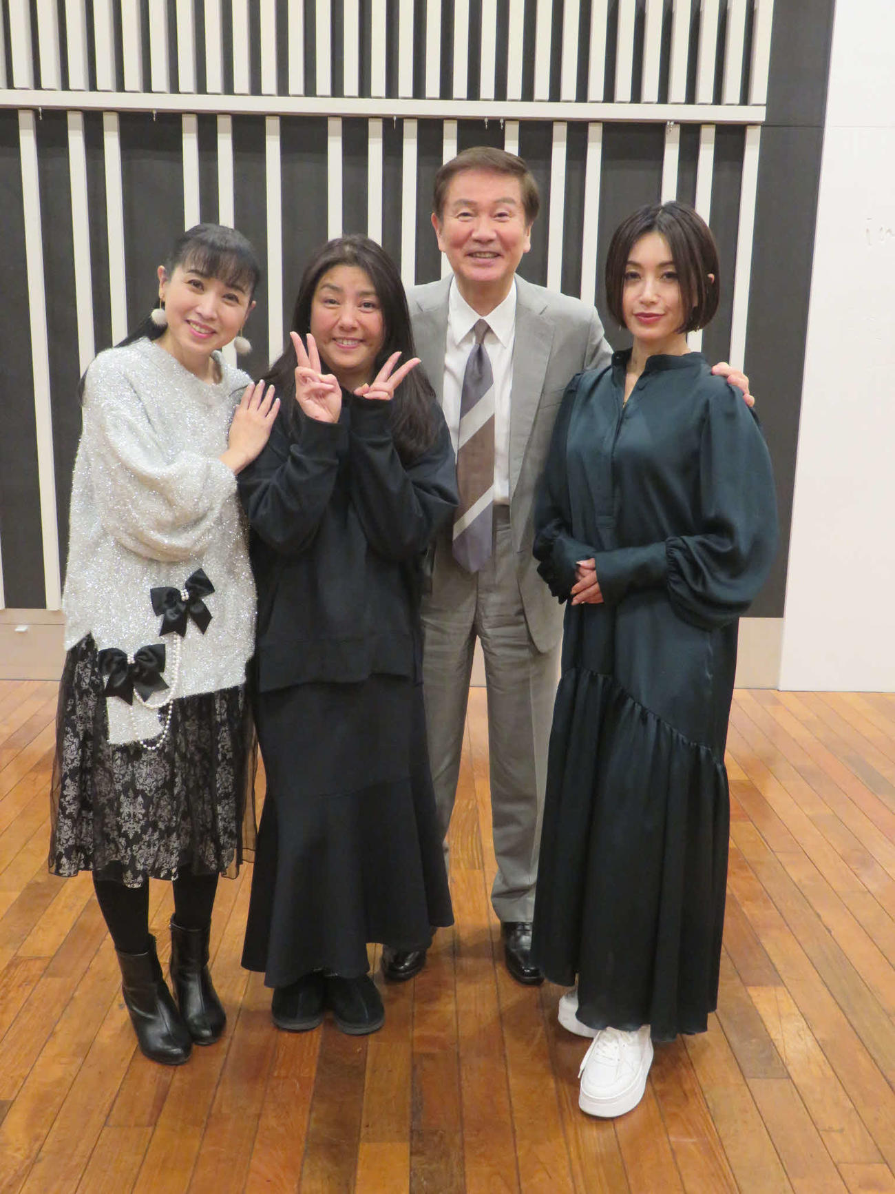 ラジオの収録で共演した、左から西村知美、立花理佐、森田健作、酒井法子