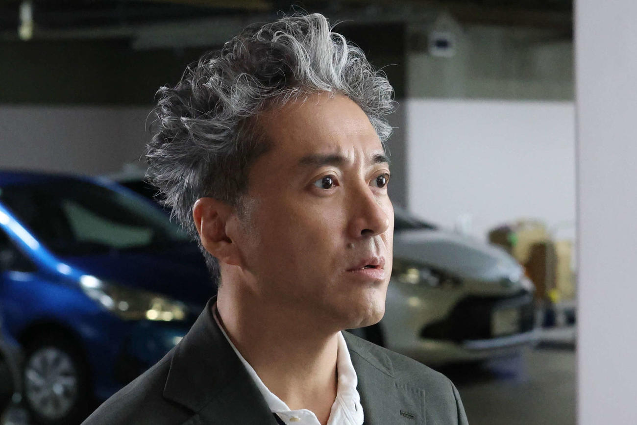 「うちの弁護士は手がかかる」に出演するムロツヨシ(C)フジテレビ