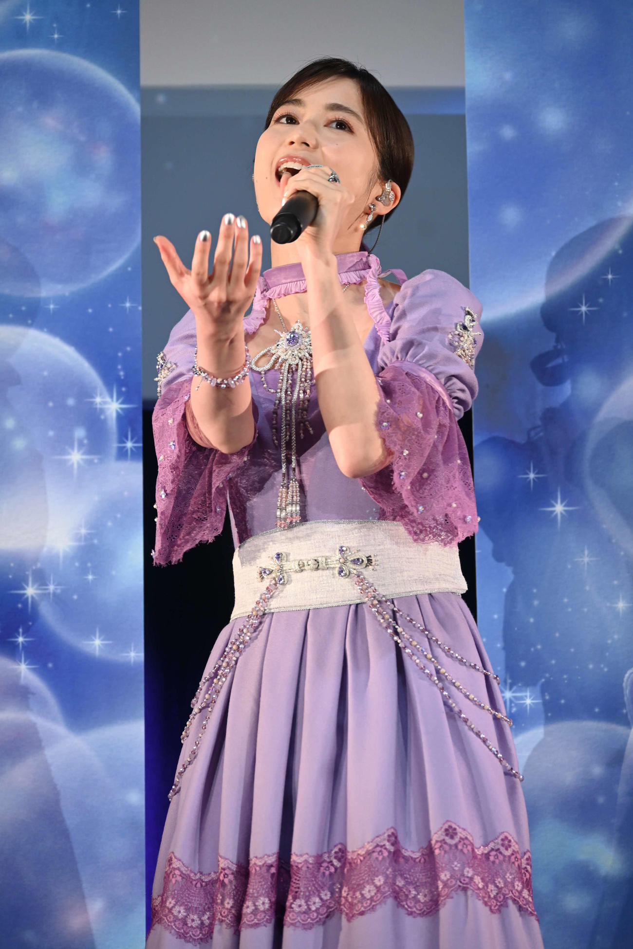 ディズニー映画「ウィッシュ」の劇中歌を生披露した生田絵梨花（撮影・松浦隆司）