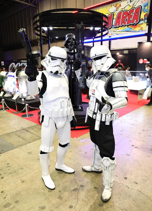 東京コミコン2023の会場でスター・ウォーズのコスプレを楽しむ来場者（撮影・足立雅史）