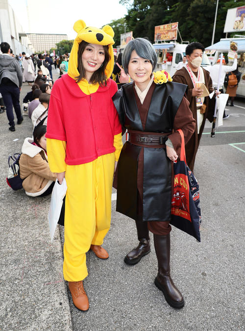 東京コミコン2023の会場でコスプレを楽しむ来場者（撮影・足立雅史）