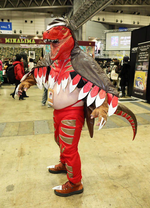 東京コミコン2023の会場でコスプレを楽しむ来場者（撮影・足立雅史）