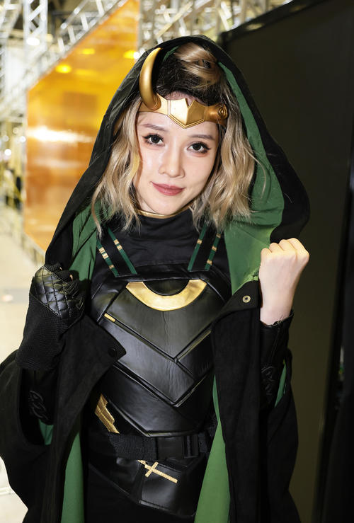 東京コミコン2023の会場でコスプレを楽しむ来場者（撮影・足立雅史）