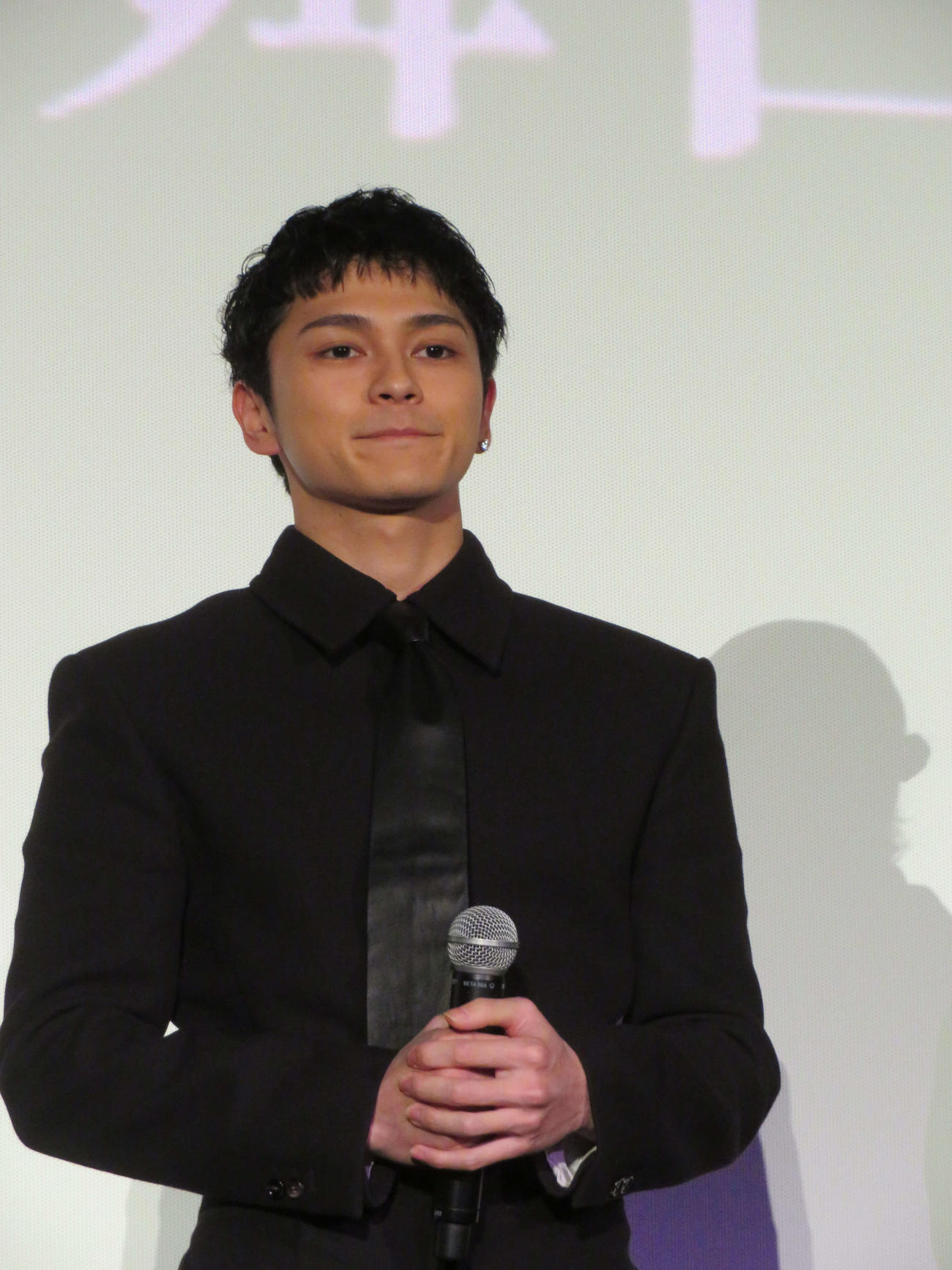 映画「彼方の閃光」公開記念舞台あいさつに登壇した眞栄田郷敦（撮影・村上幸将）