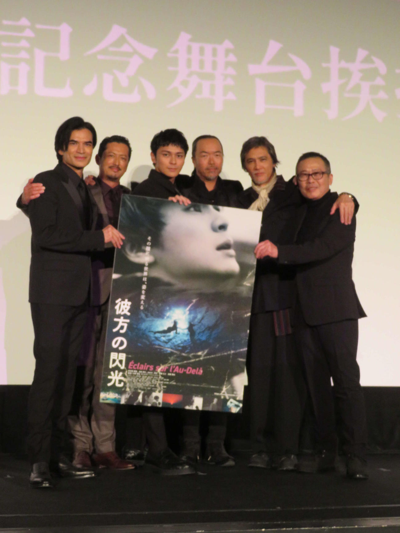 映画「彼方の閃光」公開記念舞台あいさつに登壇した、左から尚玄、池内博之、眞栄田郷敦、半野喜弘監督、加藤雅也、伊藤正之（撮影・村上幸将）