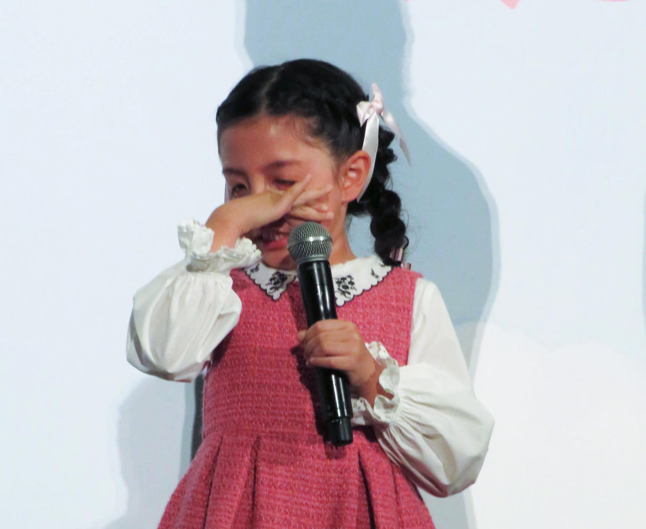 「窓ぎわのトットちゃん」初日舞台挨拶で黒柳徹子からの手紙に号泣する大野りりあな