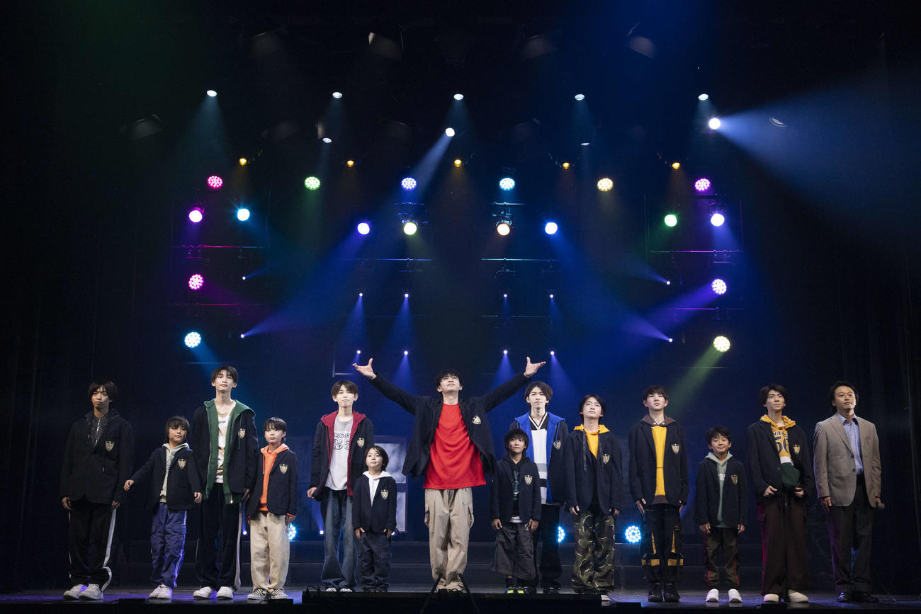 「大脱出～Escape Run～」に出演するミライBoys12。左から平塚翔馬、山崎旺夏、壹岐碧、岩崎楓士、鈴木瑛朝、西巻染、千井野空翔、内田煌音、渡邉心、善如寺來、木村来士、廣末裕理、小山龍之介、河本祐貴
