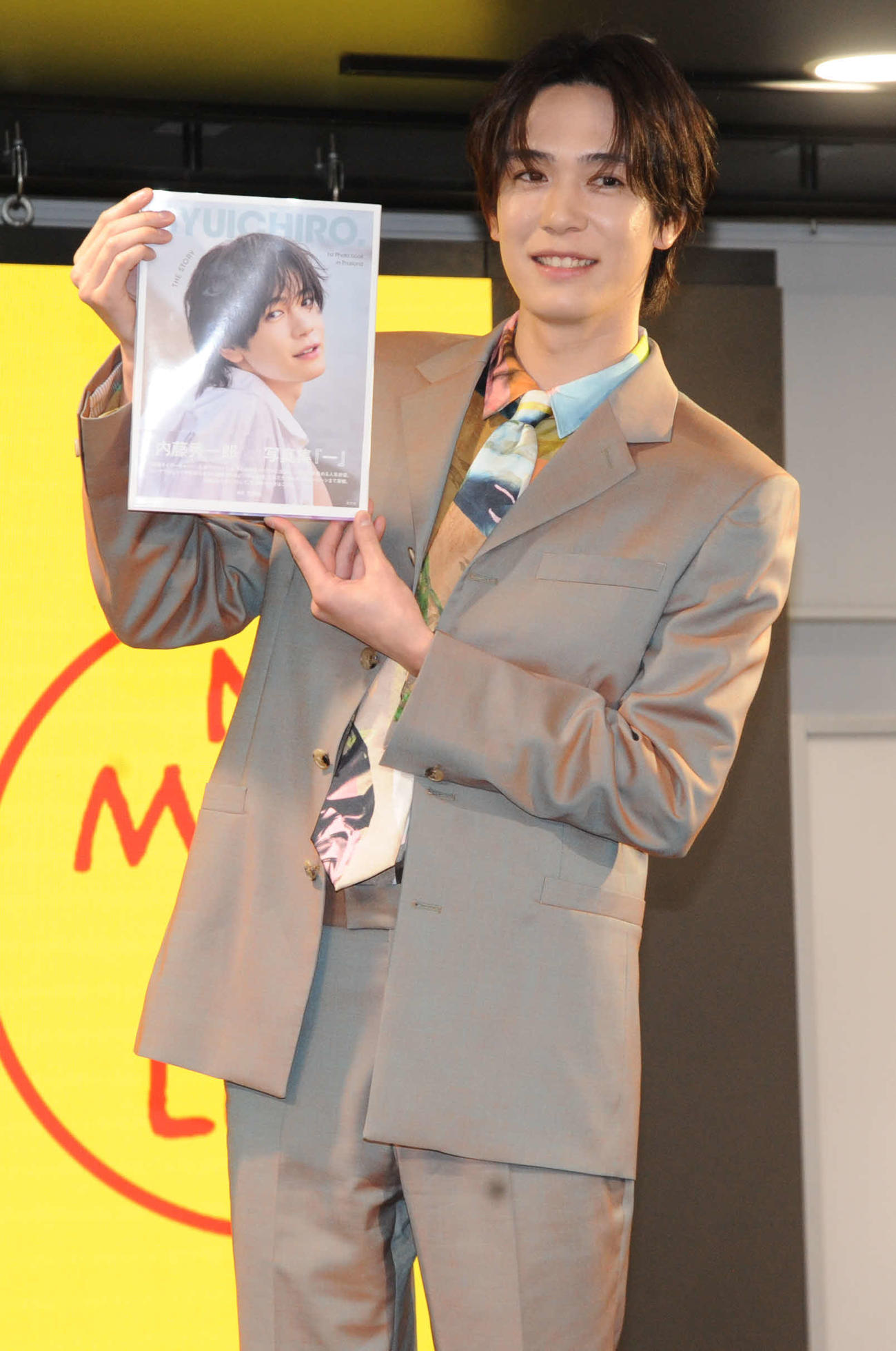 初写真集「ー」発売会見を行った内藤秀一郎（撮影・松尾幸之介）