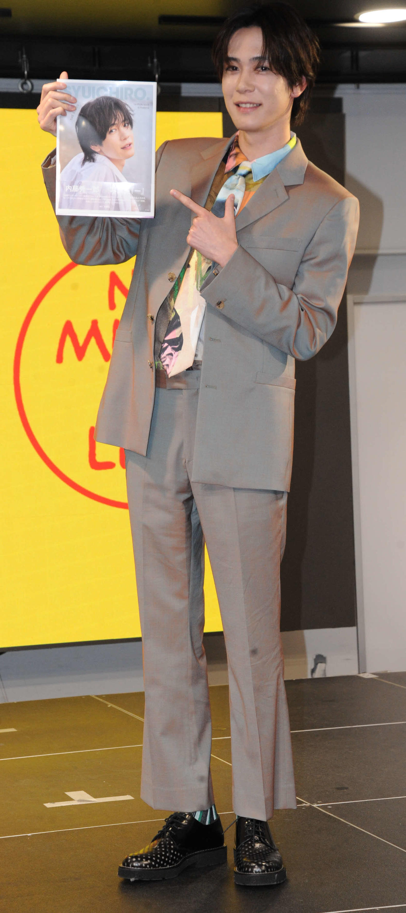 初写真集「ー」発売会見を行った内藤秀一郎（撮影・松尾幸之介）