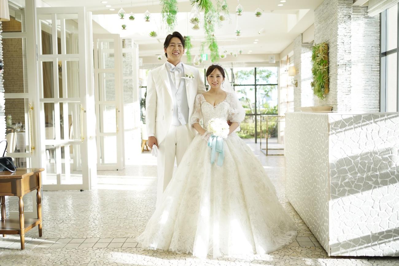 結婚式を挙げたソフトバンク石川柊太投手と大場美奈