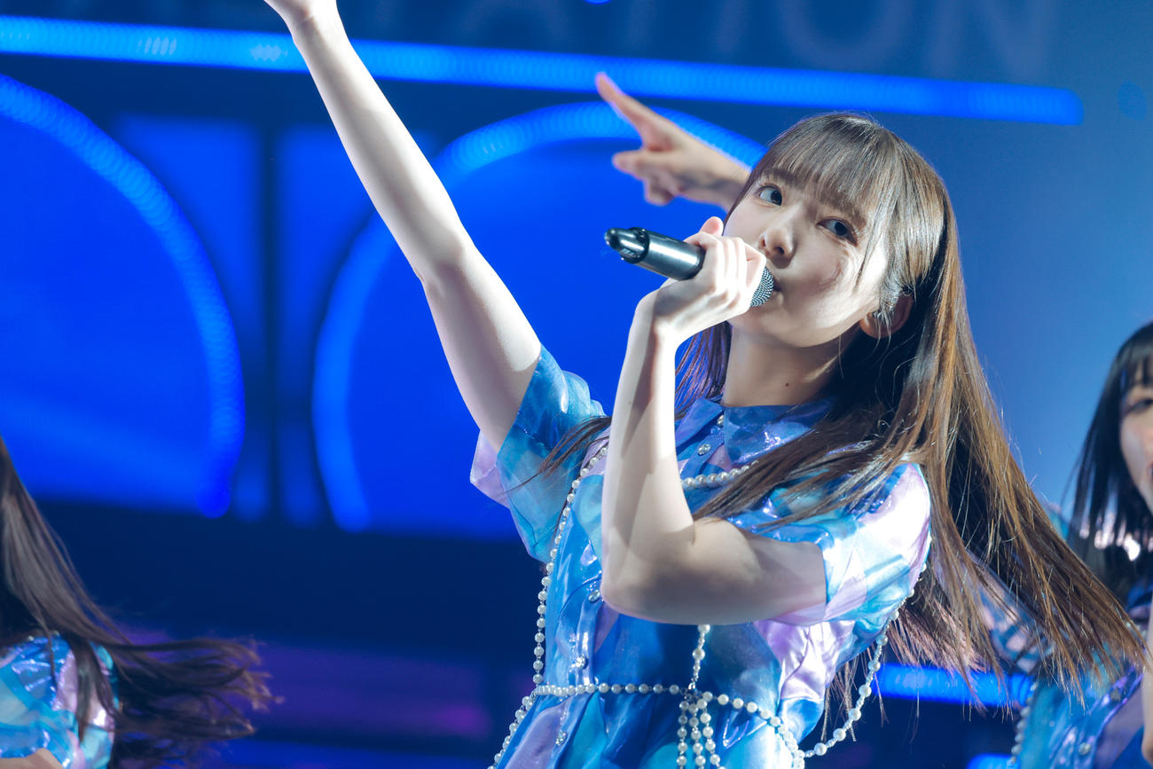 全国ツアーファイナルのKアリーナ横浜公演でパフォーマンスする日向坂46の渡辺莉奈