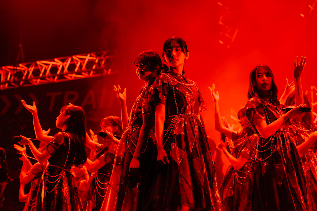 全国ツアーファイナルのKアリーナ横浜公演でパフォーマンスする日向坂46