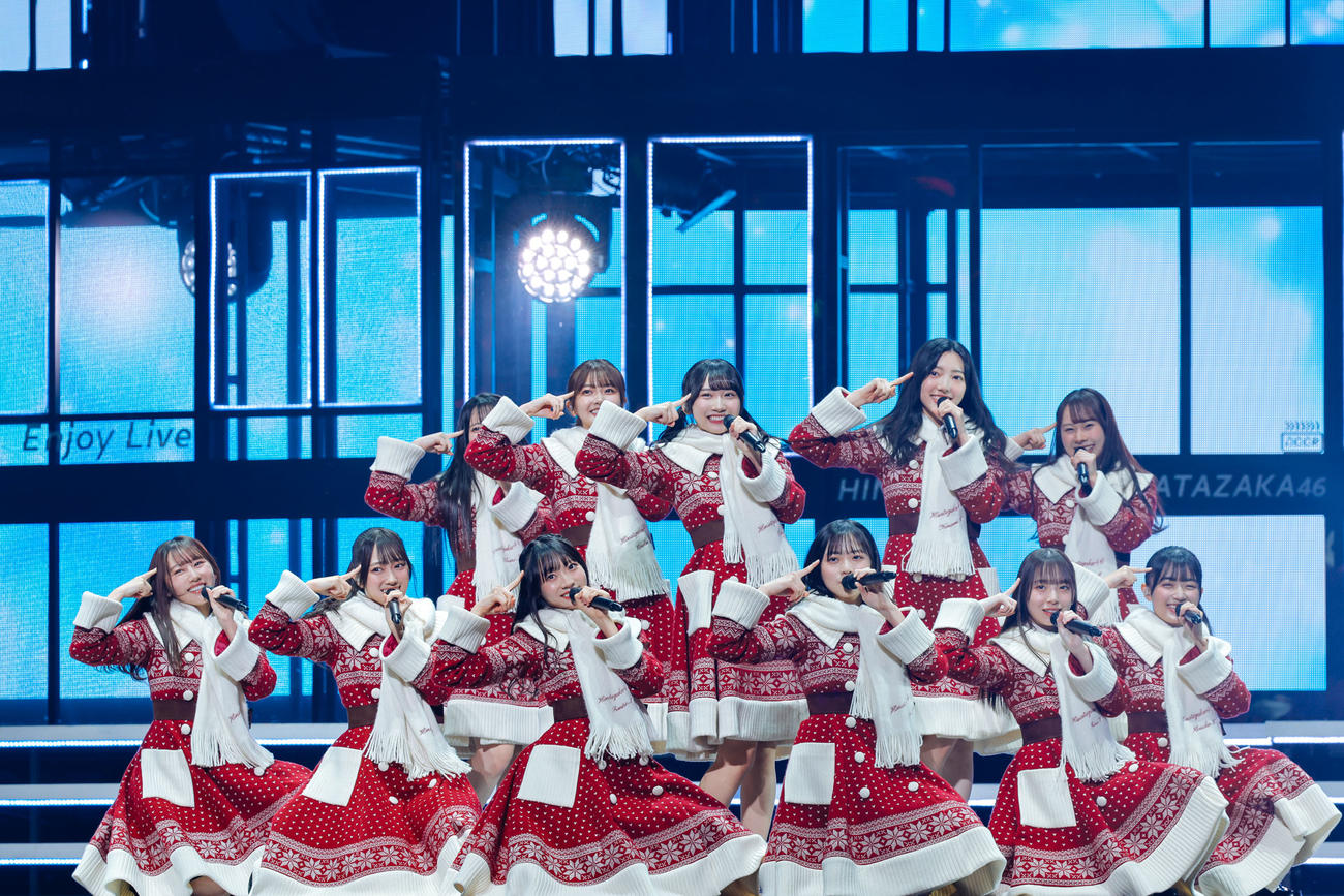 全国ツアーファイナルのKアリーナ横浜公演でパフォーマンスする日向坂46の四期生